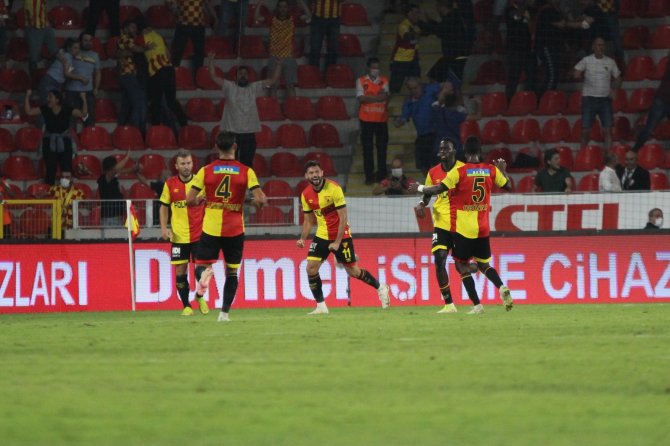 Süper Lig: Göztepe: 2 - Medipol Başakşehir: 1 (Maç Sonucu)