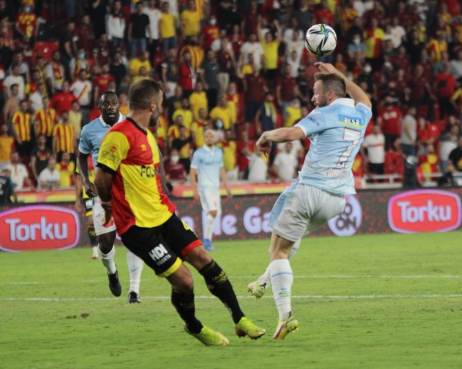 Süper Lig: Göztepe: 2 - Medipol Başakşehir: 1 (Maç Sonucu)