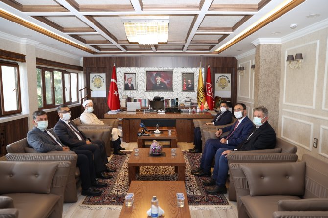 Diyanet İ̇şleri Başkanı Erbaş, Diyarbakır’da Ziyaretlerde Bulundu