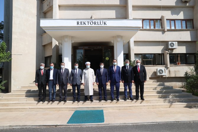 Diyanet İ̇şleri Başkanı Erbaş, Diyarbakır’da Ziyaretlerde Bulundu