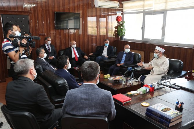 Diyanet İ̇şleri Başkanı Erbaş, Diyarbakır’da Ziyaretlerde Bulundu