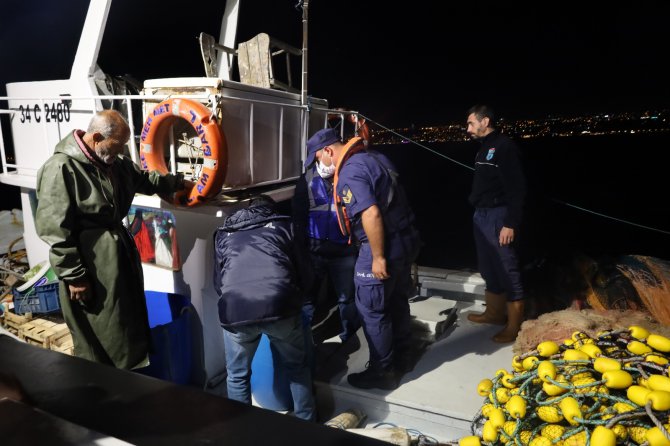 İ̇stanbul Boğazı Ve Gürpınar Su Ürünleri Hali’nde Balık Boyları Denetlendi