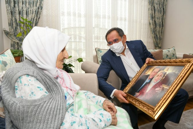 98 Yaşındaki Sariye Ninenin ‘Cumhurbaşkanı Albümü’