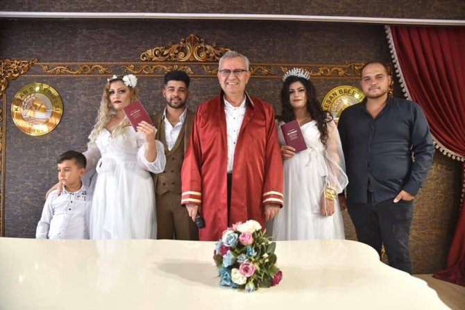 5 Dakika Arayla Evlenen Kuzenler Birbirlerine Nikah Şahidi Oldu