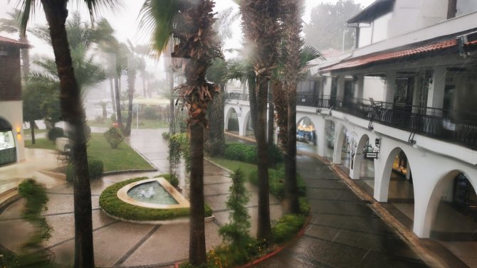 Marmaris’te Dolu İle Karışık Sağanak Yağış Hayatı Olumsuz Etkiledi