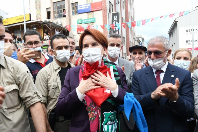 İ̇yi̇ Parti Genel Başkanı Meral Akşener, Artvin’de Esnafı Ziyaret Etti