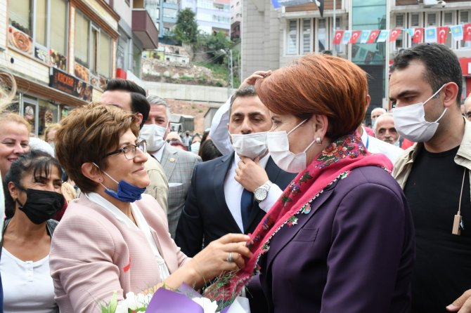 İ̇yi̇ Parti Genel Başkanı Meral Akşener, Artvin’de Esnafı Ziyaret Etti