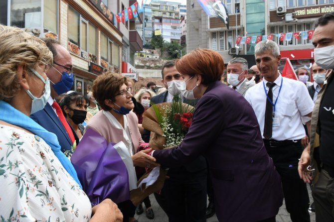 İ̇yi̇ Parti Genel Başkanı Meral Akşener, Artvin’de Esnafı Ziyaret Etti