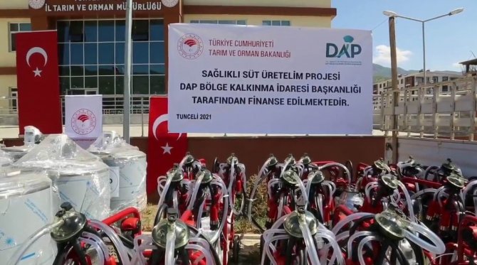 Tunceli’de Çiftçilere Süt Sağım Makinesi Ve Soğutma Tankı Dağıtıldı
