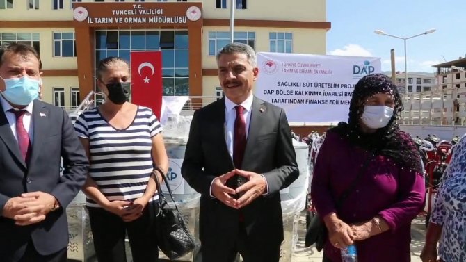 Tunceli’de Çiftçilere Süt Sağım Makinesi Ve Soğutma Tankı Dağıtıldı