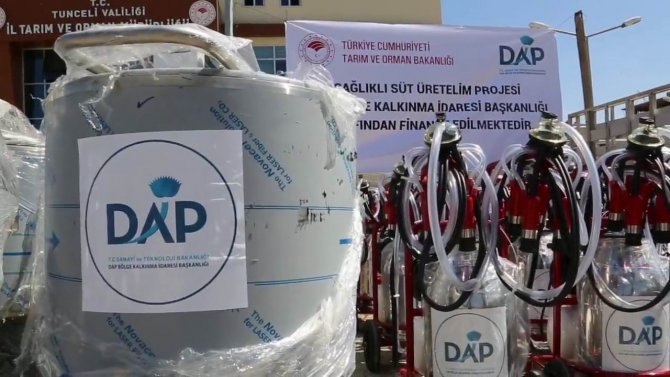 Tunceli’de Çiftçilere Süt Sağım Makinesi Ve Soğutma Tankı Dağıtıldı