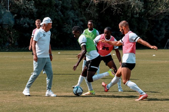 Altay, Göztepe Derbisine Hazırlanıyor