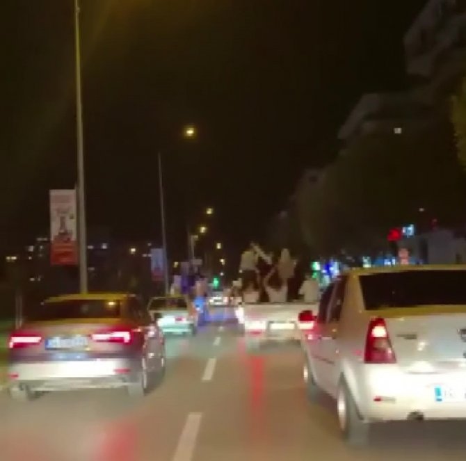 Bursa’da Asker Ve Düğün Konvoyunda Caddeleri Birbirine Kattılar