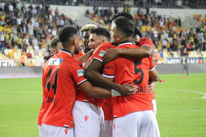 Süper Lig: Yeni Malatyaspor: 3 - Fatih Karagümrük: 2 (İ̇lk Yarı)