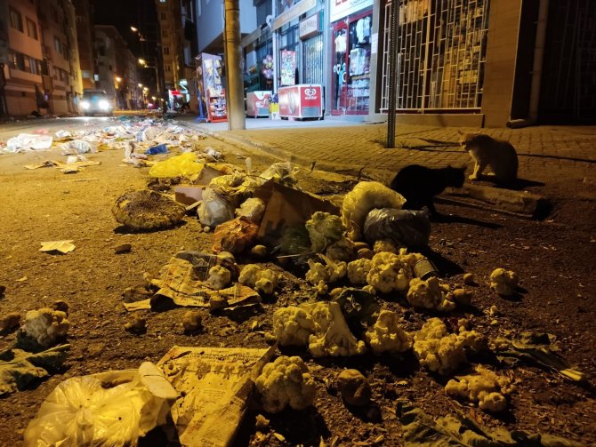 Pazarın Ardından Sokak Savaş Alanına Döndü