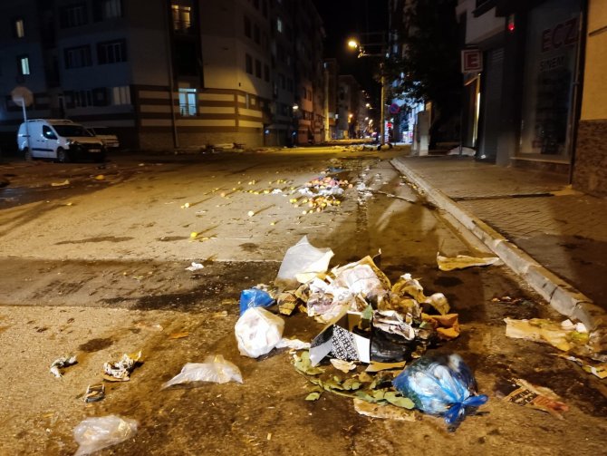 Pazarın Ardından Sokak Savaş Alanına Döndü