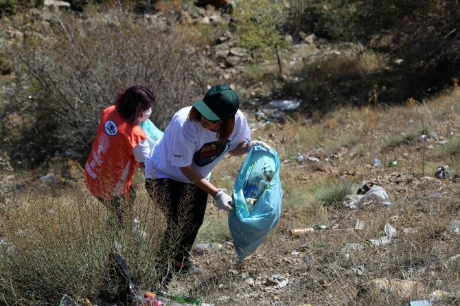 Gümüşhane’de Dünya Temizlik Gününde 2 Saatte 50 Torba Dolusu Çöp Topladılar