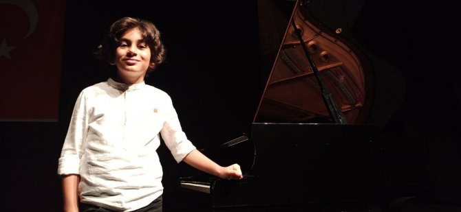 4 Yaşında Piyano Çalmayı Öğrenen 8 Yaşındaki Ali Ödüle Doymuyor