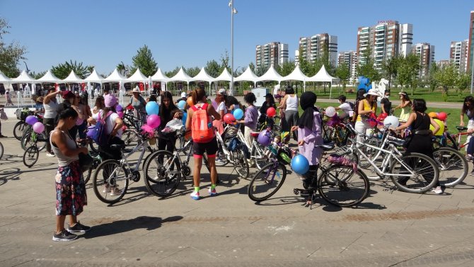 Diyarbakır’ın Süslü Kadınları Pedal Çevirdi