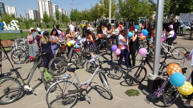 Diyarbakır’ın Süslü Kadınları Pedal Çevirdi