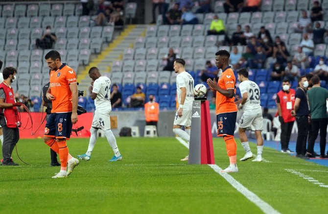Süper Lig: Başakşehir: 1 - Fenerbahçe: 0 (Maç Devam Ediyor)