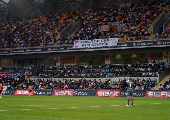 Süper Lig: Başakşehir: 1 - Fenerbahçe: 0 (Maç Devam Ediyor)