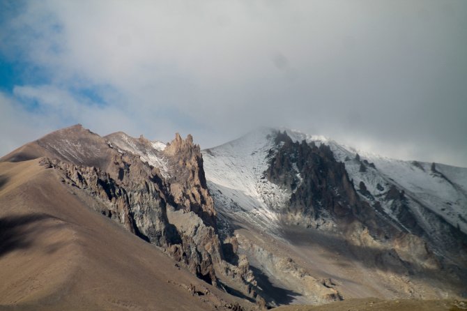 Erciyes’in Zirvesi Beyaz Örtüyle Kaplandı