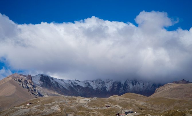 Erciyes’in Zirvesi Beyaz Örtüyle Kaplandı