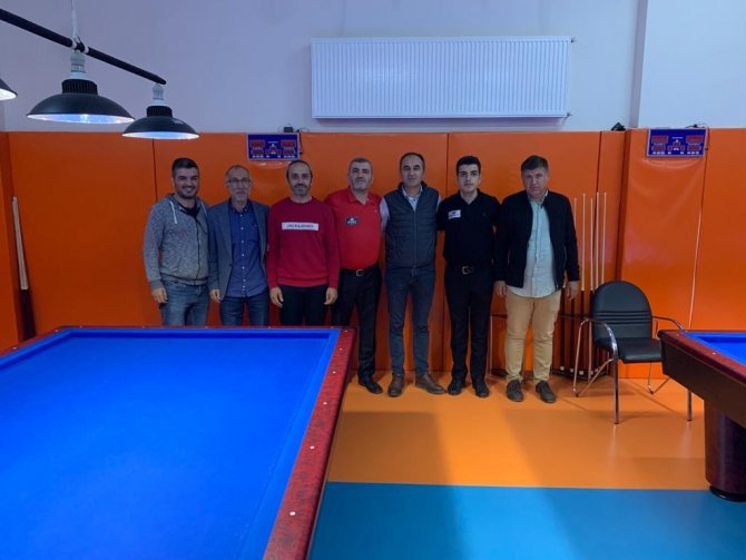 Bilardo Şampiyonasında Oğul Babaya Rakip Oldu