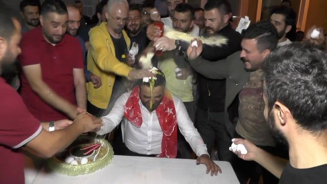 Amasyalı Damadın Başına Gelmeyen Kalmadı, Önce Yumurta Saldırısı Sonra Un, Yağ Ve Sirkeli Su