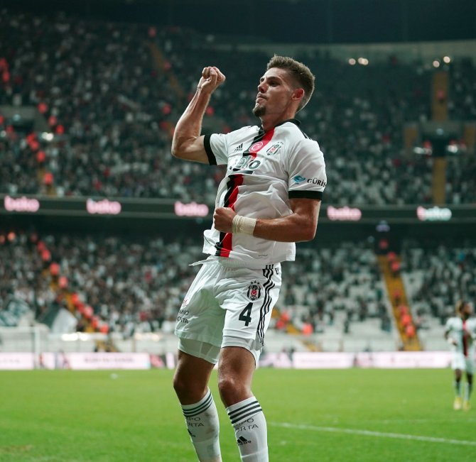 Süper Lig: Beşiktaş: 2 - Adana Demirspor: 0 (İ̇lk Yarı)