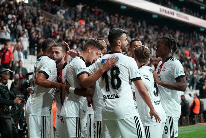 Süper Lig: Beşiktaş: 2 - Adana Demirspor: 0 (İ̇lk Yarı)