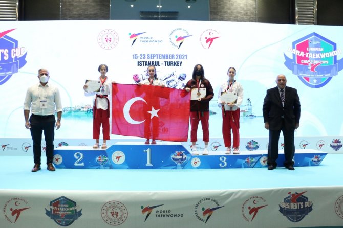 Milli Taekwondoculardan Poomsaede 35 Madalya