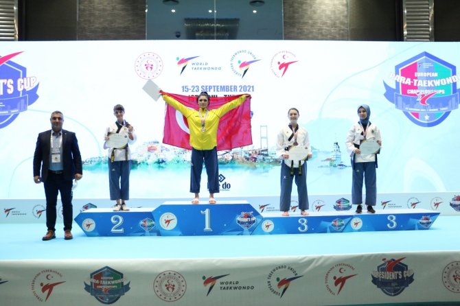 Milli Taekwondoculardan Poomsaede 35 Madalya