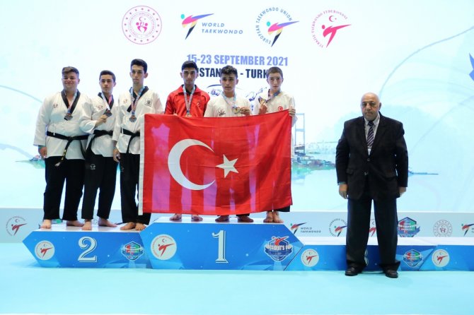 Milli Taekwondoculardan Poomsaede 35 Madalya