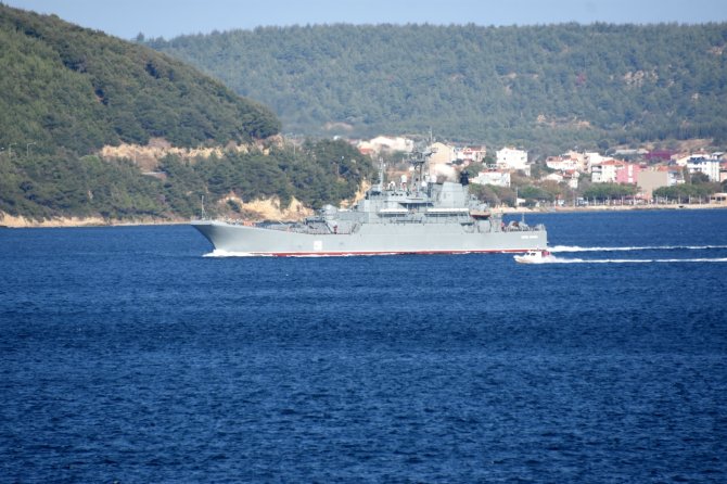 Rus Savaş Gemisi Çanakkale Boğazı’ndan Geçti