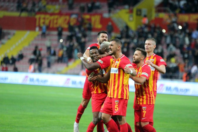 Süper Lig: Kayserispor: 3 - Galatasaray: 0 (Maç Sonucu)