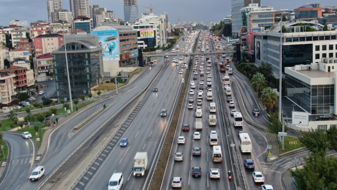 İ̇stanbul’da Yağmur Başladı, Trafik Yoğunluğu Yüzde 55’i Gördü