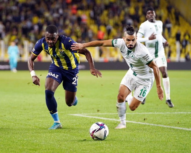 Süper Lig: Fenerbahçe: 1 - Gzt Giresunspor: 0 (İ̇lk Yarı)