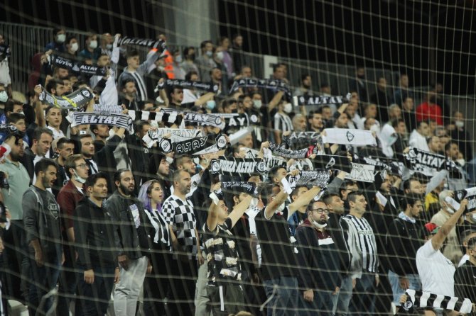 Süper Lig: Altay: 0 - Beşiktaş: 0 (İlk Yarı)