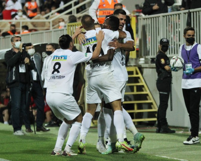 Süper Lig: Altay: 2 - Beşiktaş: 1 (Maç Sonucu)