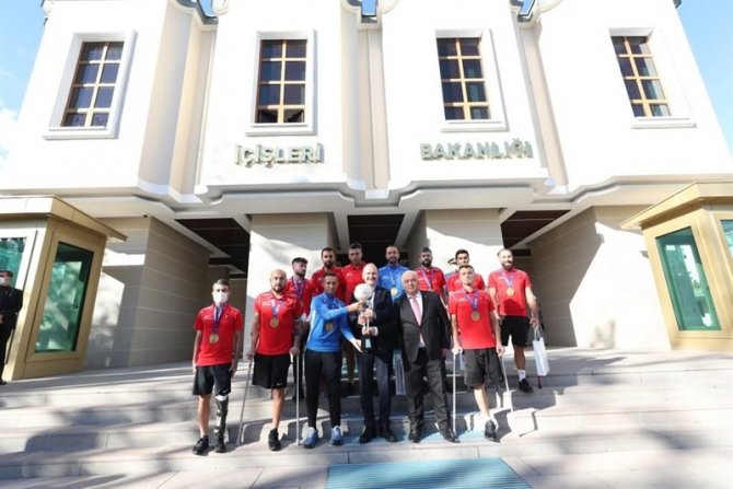İ̇çişleri Bakanı Soylu, Avrupa Şampiyonu Ampute Futbol Milli Takımını Kabul Etti