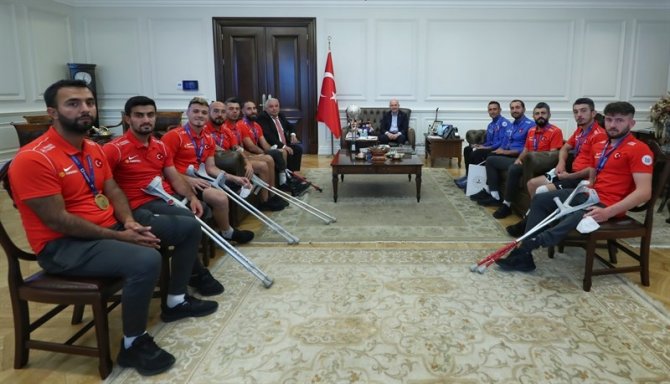 İ̇çişleri Bakanı Soylu, Avrupa Şampiyonu Ampute Futbol Milli Takımını Kabul Etti