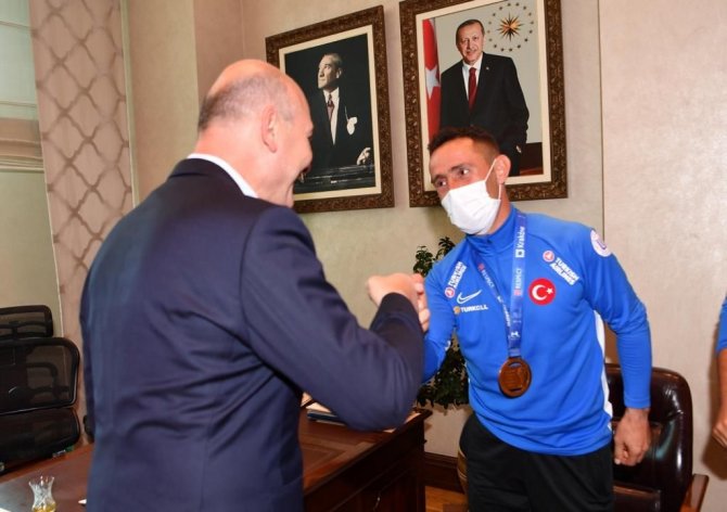 İ̇çişleri Bakanı Soylu, Avrupa Şampiyonu Ampute Futbol Milli Takımını Kabul Etti