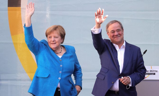 Merkel, Seçime 1 Gün Kala "Almanya’nın İstikrarı" İçin Laschet’e Oy İstedi