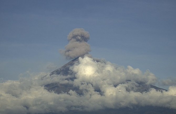 Meksika’daki Popocatepetl Yanardağı Faaliyete Geçti