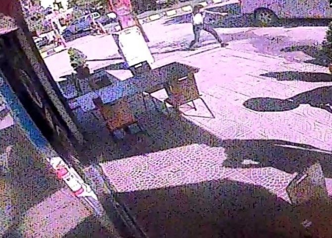 Aracın Yaşlı Kadına Çarpma Anı Kamerada