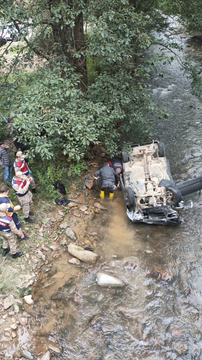 Giresun’da Otomobil Dereye Yuvarlandı: 2 Ölü