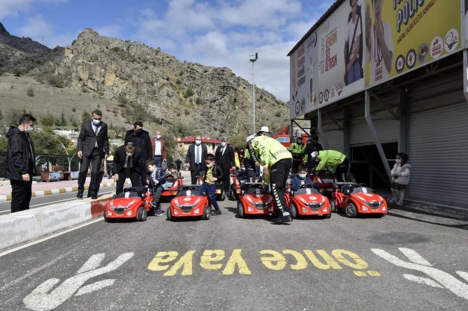 Gümüşhane’de Trafik Eğitim Parkı Yeniden Çocuklarla Buluştu