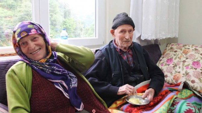 110 Yaşındaki Dursun Ali Dede Uzun Yaşamın Sırrını Her Gün Yediği Bir Kaşık Tereyağına Bağlıyor